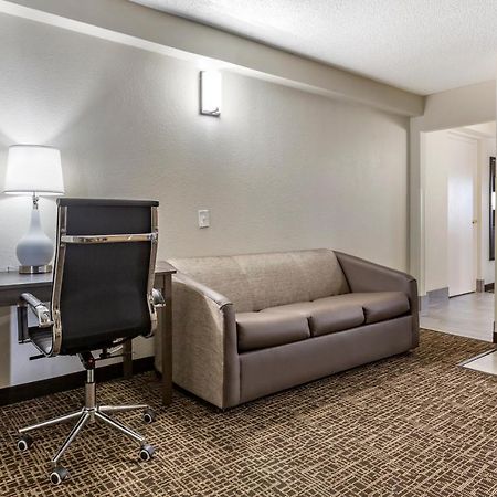 Quality Inn & Suites Spring Lake - Fayetteville Near Fort Bragg Exteriér fotografie