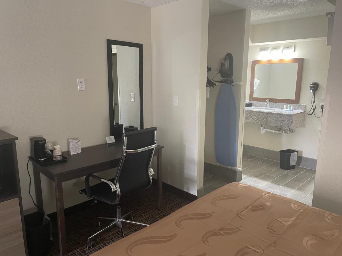 Quality Inn & Suites Spring Lake - Fayetteville Near Fort Bragg Exteriér fotografie