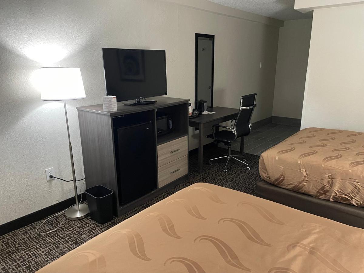 Quality Inn & Suites Spring Lake - Fayetteville Near Fort Bragg Exteriér fotografie