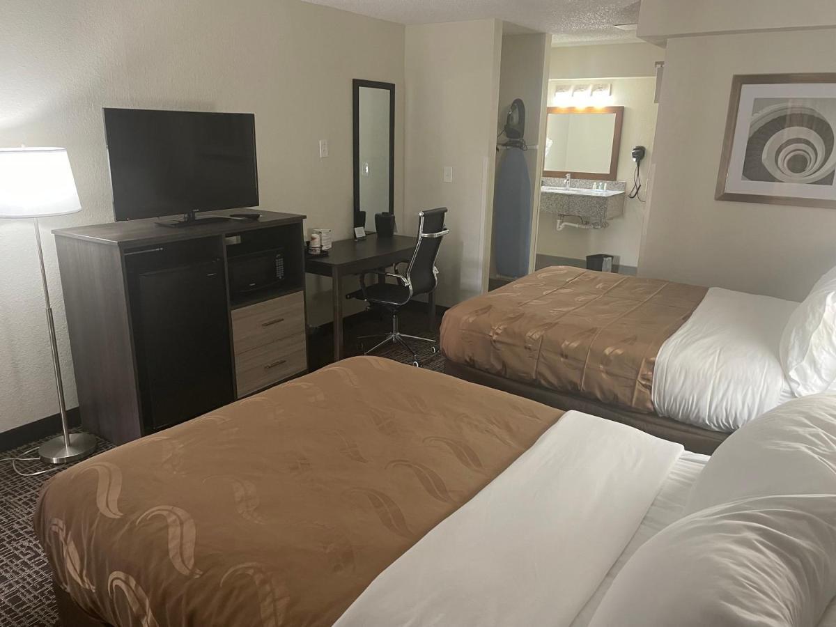 Quality Inn & Suites Spring Lake - Fayetteville Near Fort Bragg Exteriér fotografie