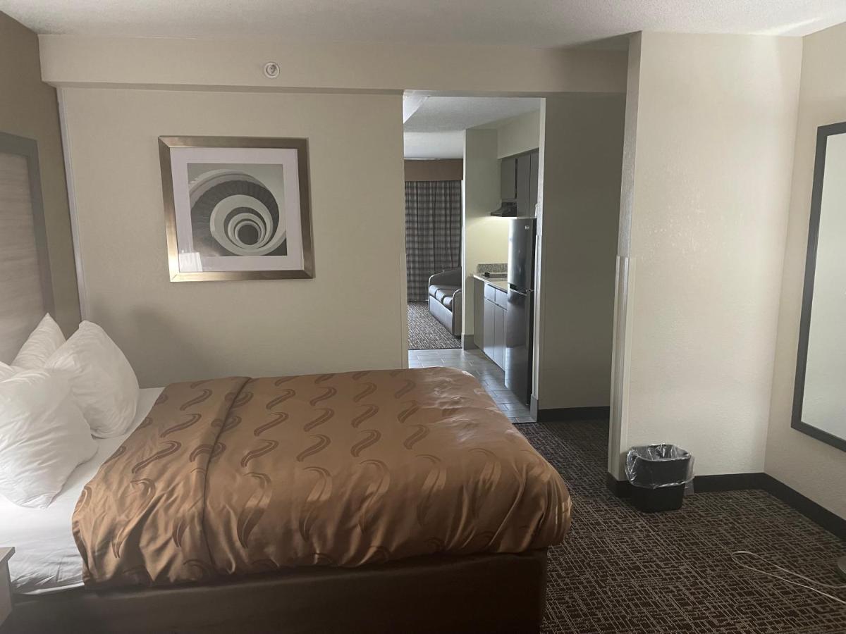 Quality Inn & Suites Spring Lake - Fayetteville Near Fort Bragg Exteriér fotografie