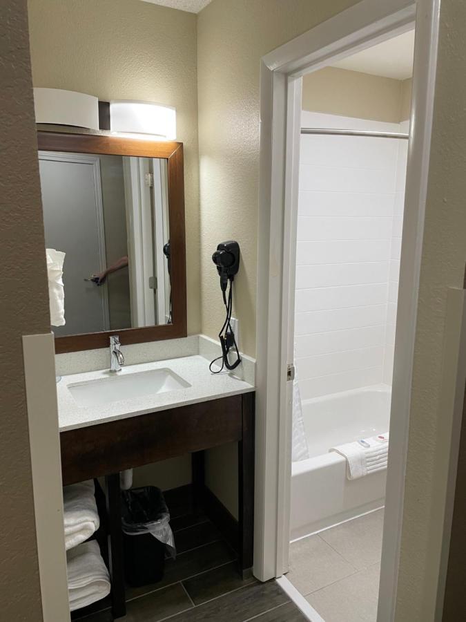 Quality Inn & Suites Spring Lake - Fayetteville Near Fort Bragg Exteriér fotografie