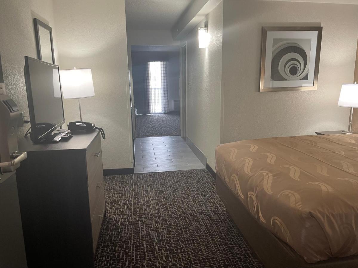 Quality Inn & Suites Spring Lake - Fayetteville Near Fort Bragg Exteriér fotografie
