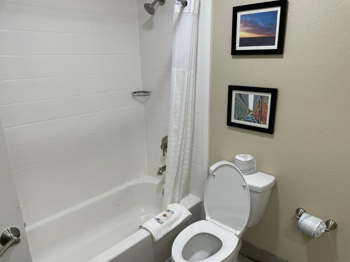 Quality Inn & Suites Spring Lake - Fayetteville Near Fort Bragg Exteriér fotografie