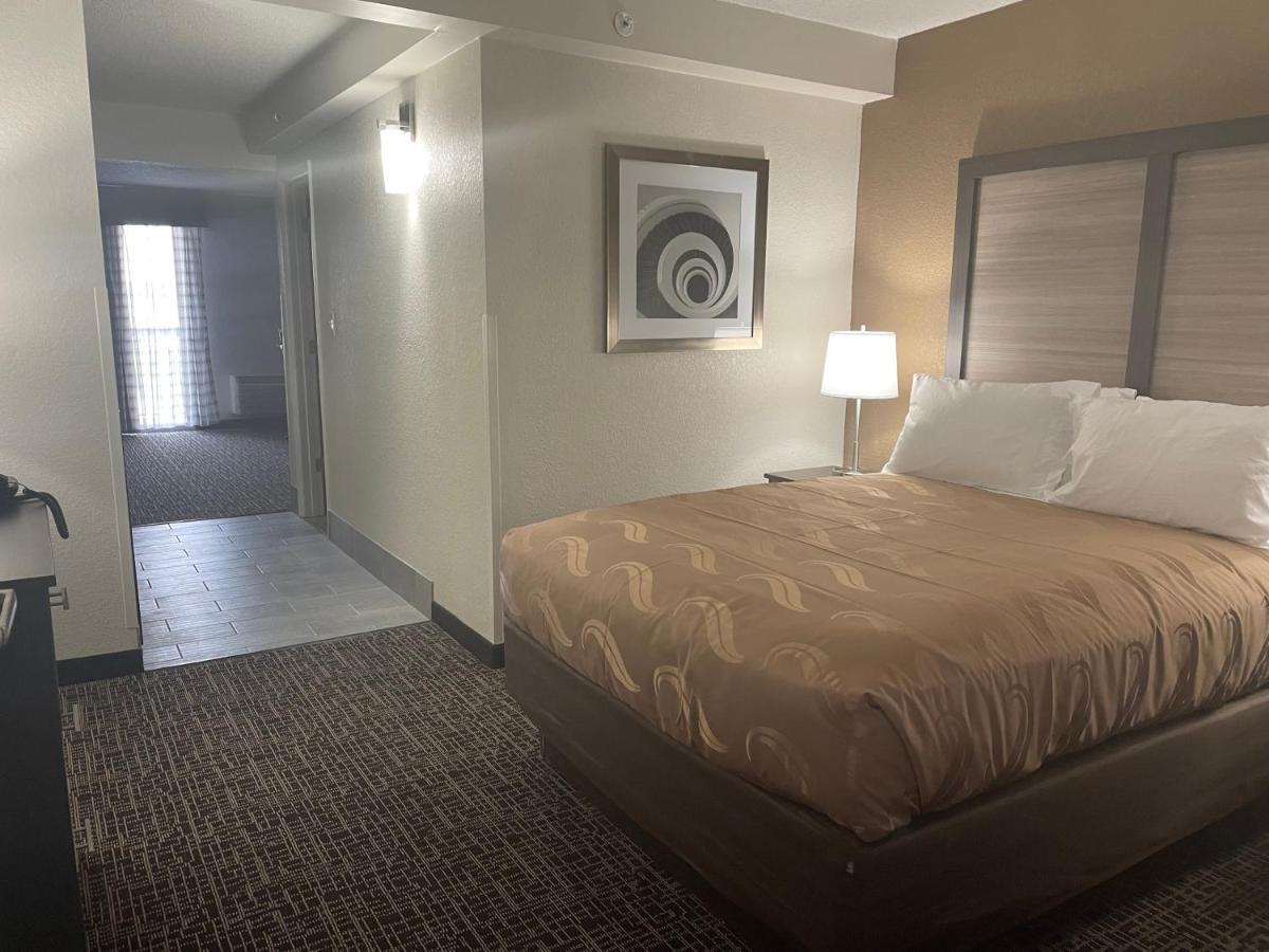 Quality Inn & Suites Spring Lake - Fayetteville Near Fort Bragg Exteriér fotografie