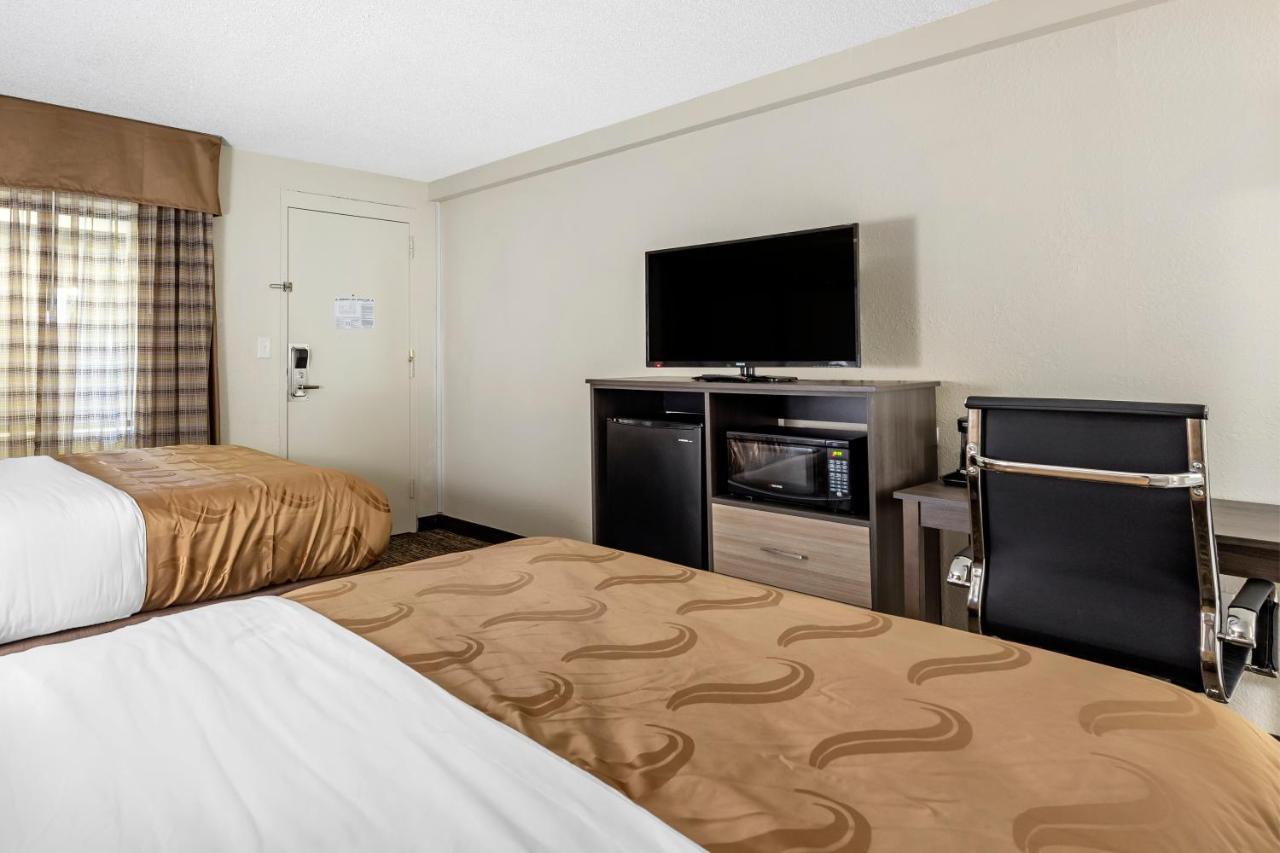 Quality Inn & Suites Spring Lake - Fayetteville Near Fort Bragg Exteriér fotografie