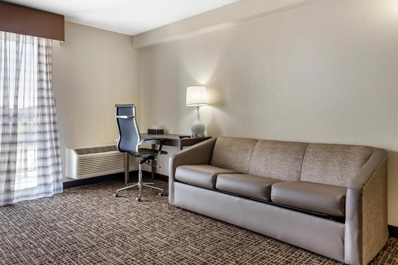 Quality Inn & Suites Spring Lake - Fayetteville Near Fort Bragg Exteriér fotografie