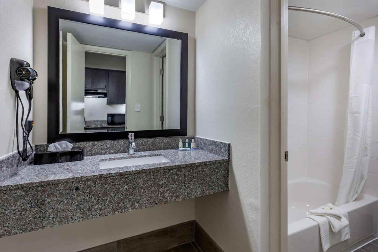 Quality Inn & Suites Spring Lake - Fayetteville Near Fort Bragg Exteriér fotografie