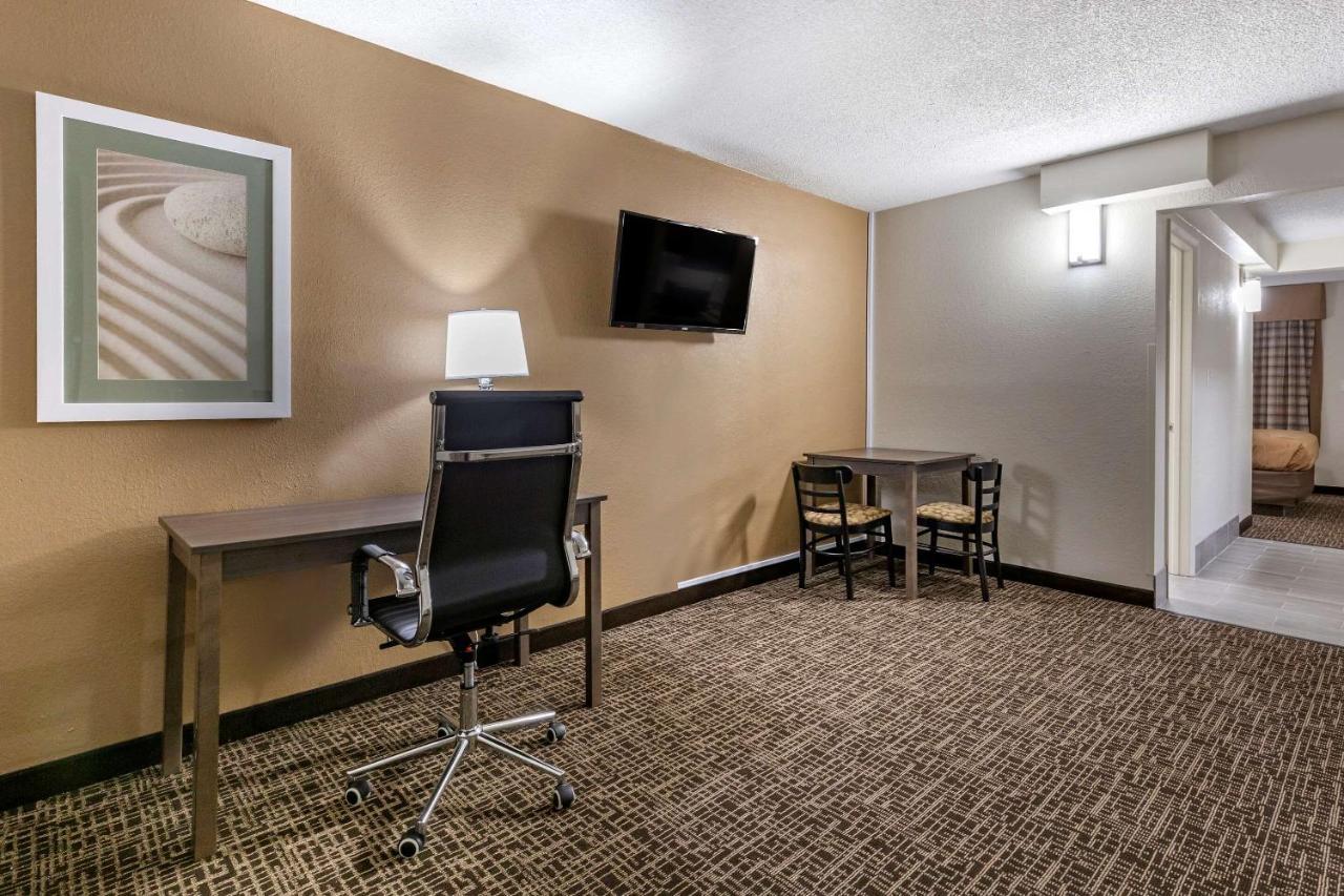Quality Inn & Suites Spring Lake - Fayetteville Near Fort Bragg Exteriér fotografie